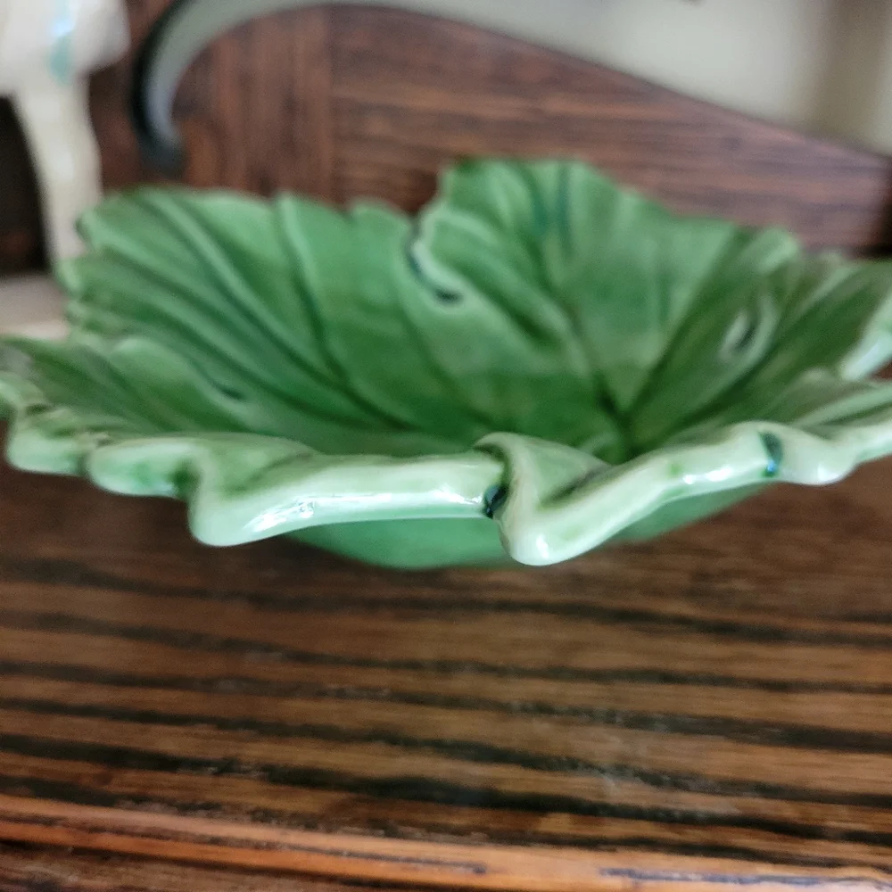 Majolica like leaf leaves bowl trinket dish